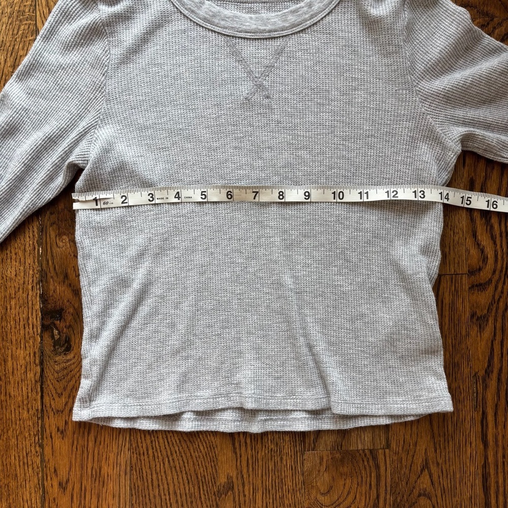 Aerie Light Gray Waffle Knit Long Sleeve Top | Size Medium | Cropped Thermal - Picture 3 of 5